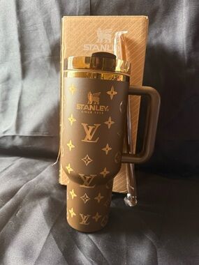 New Stanley 40oz Laser LEngravedV Brown Gold Tumbler with Brown Straw and Box